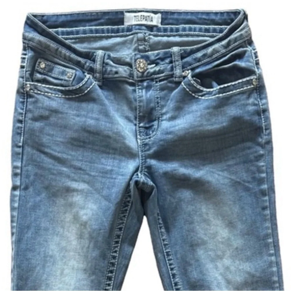 ✨ TELEPATIA Women’s Low-Rise Decorative Pocket Bootcut Jeans Size 27 ⭐ - Picture 2 of 12